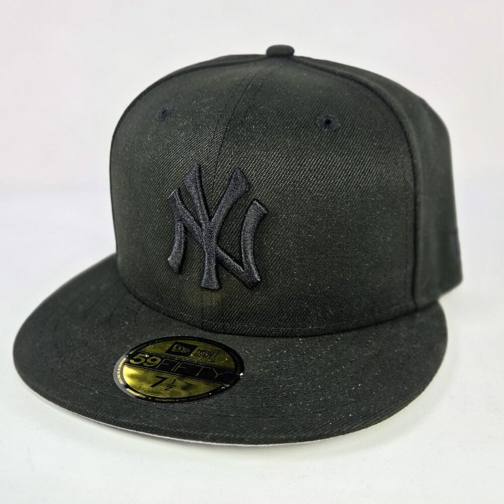 New Era 59FIFTY New York Yankees Blackout Fitted Hat Size 7 1/2